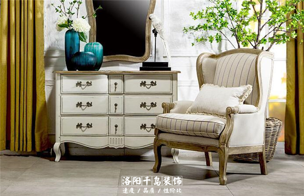 單人沙發(fā)，寬大舒適